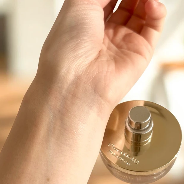 フローラノーティス ジルスチュアート オードパルファン 香り