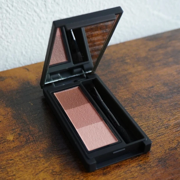 Celvokeインディケイト アイブロウパウダー 11 ロージィブラウンの物撮り