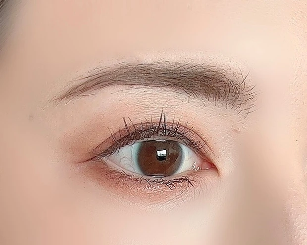 【CLARINS】下地いらずの綺麗めアイシャドウパレット!_4