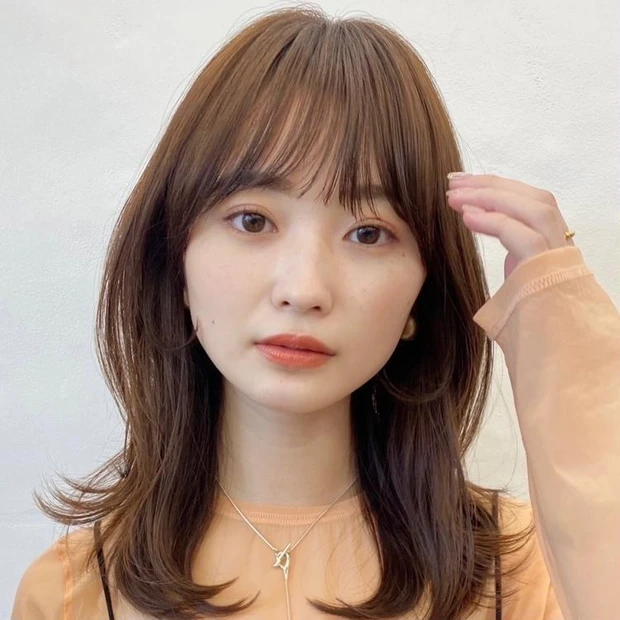 ミディアム ヘア 髪型 ヘアスタイル 30代 40代 大人 ヘアカラー 前髪あり マロンベージュ