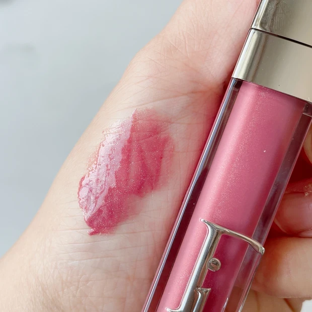 ディオール アディクト リップ マキシマイザーの人気色:026 インテンス モーヴ スウォッチ