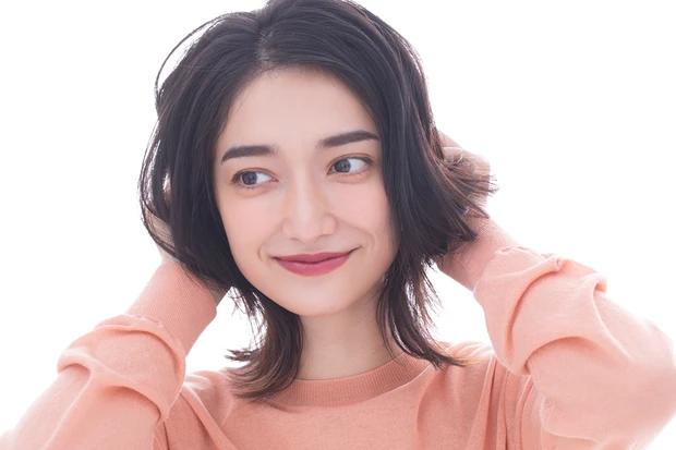 シンプルなヘアアレンジこそベースづくりが鍵! ウェット&ドライな質感で今っぽ髪に<動画つき!>
_9