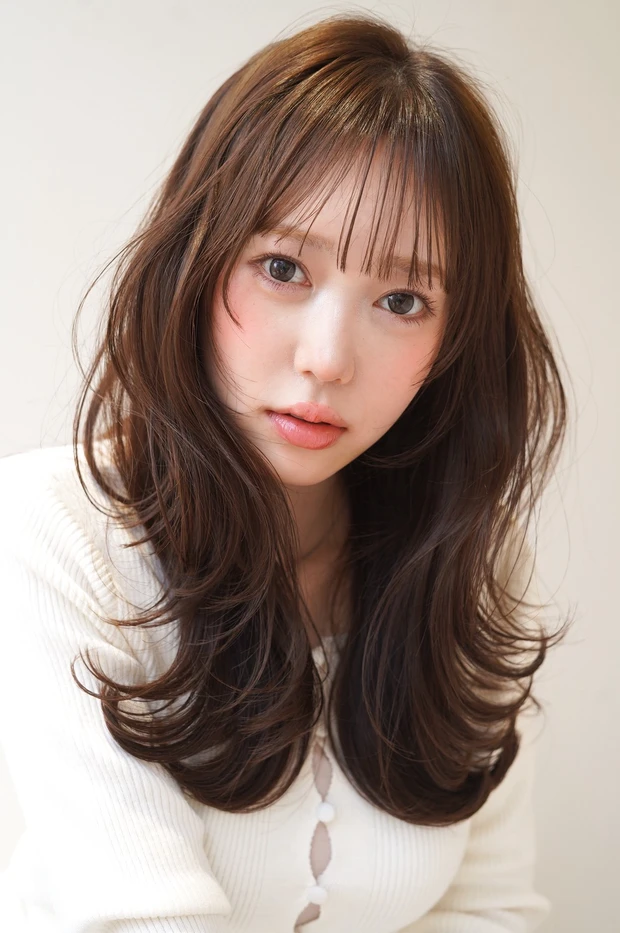 髪型　セミロング　くびれヘア　前髪あり　スタイリング