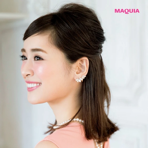 お呼ばれヘアは「くるりんぱハーフアップ」で、清楚なお嬢さん風♡