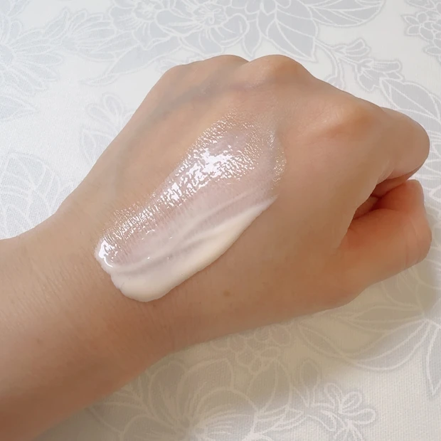 カバーマーク トリートメント デイ クリームのテクスチャー②