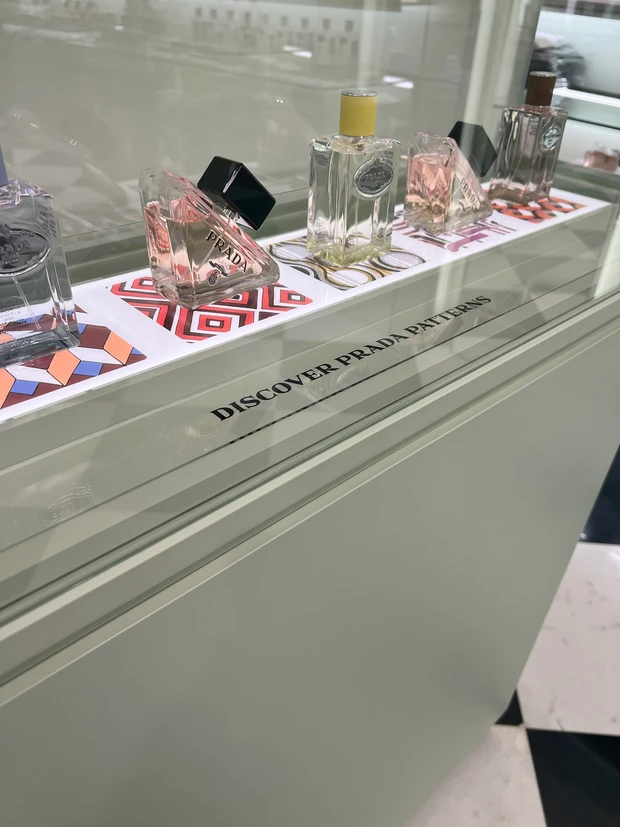 プラダ ビューティ 香水