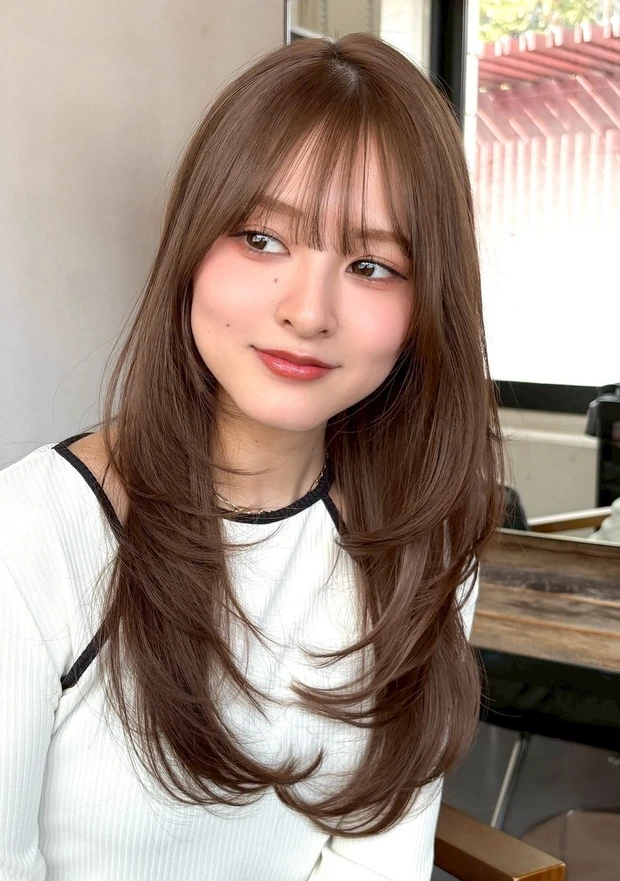 髪型　ロング　レイヤーカット　ロングヘア　前髪あり　サイド