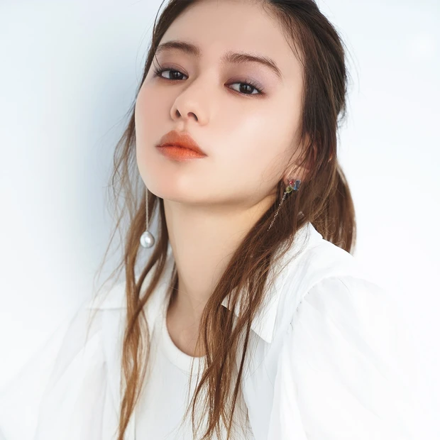 山本舞香 パープル系のアイシャドウ
