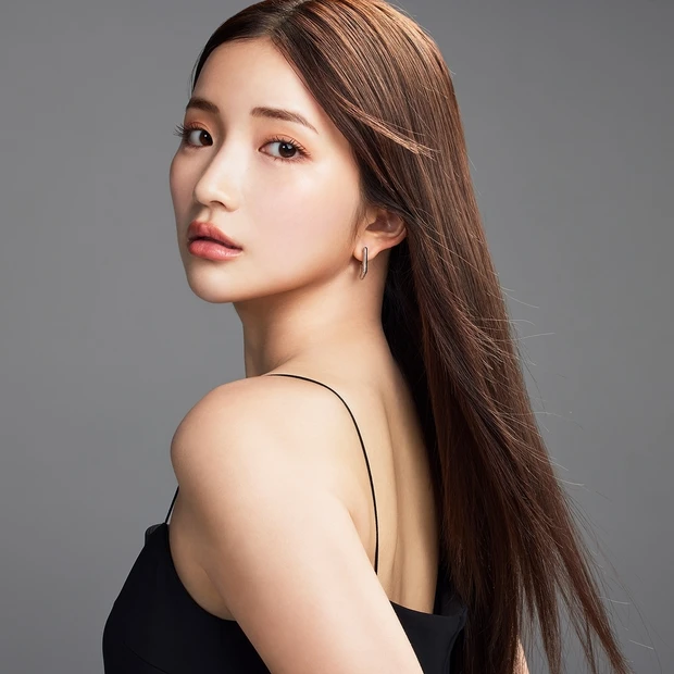 パナソニックの最新「ストレートアイロン ナノケア」で、毛先までツヤめくス…