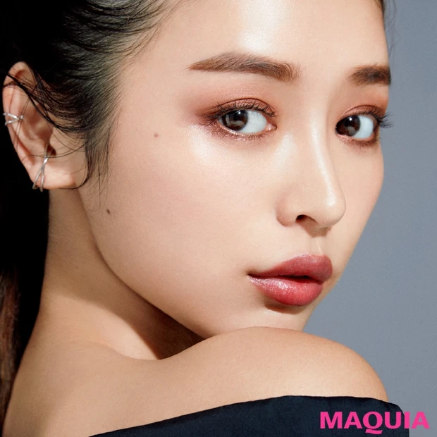 NARSの新作パレットで立体アイに! 大胆な赤茶使いがポイント