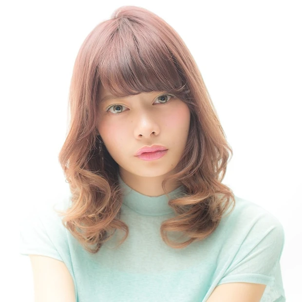 リズミカルウェーブに心も弾む♪　ミルキー質感の上品ミディアム