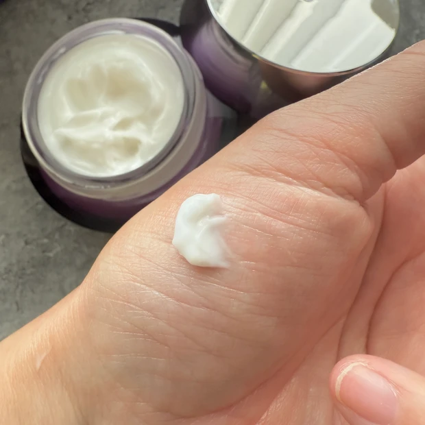 免税店で［decorte デコルテ］リポソーム アドバンスト　リペアクリーム　パープルリボン セット 2024をお得に購入！_6_1