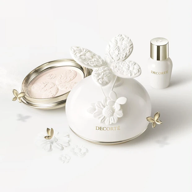 【8位】エスティ ローダーは今年も超豪華! 7色アイパレットや名品美容液など全11品入りのメイクコフレ【クリスマスコフレ2025】