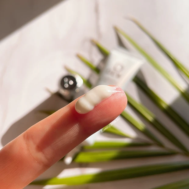 カネボウ化粧品 DEW ブライトニングUVデイエッセンス