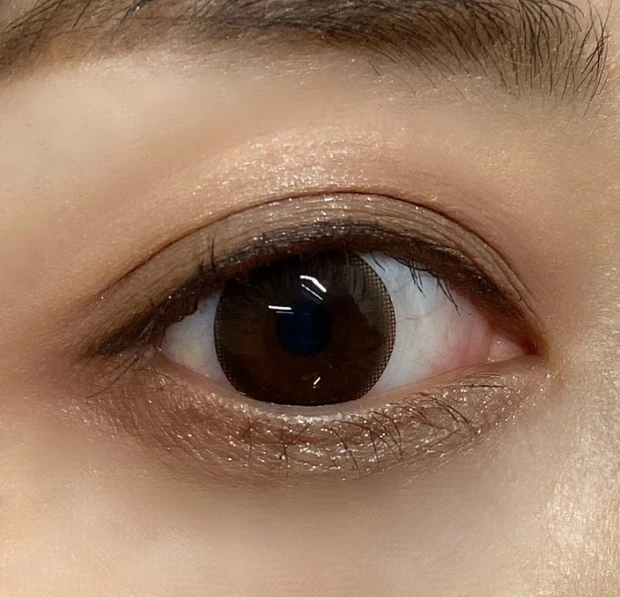 【アンプリチュード】2021年春の新作は、大人スモーキーカラーが美しい✨限定アイシャドウをスウォッチ!_8_1