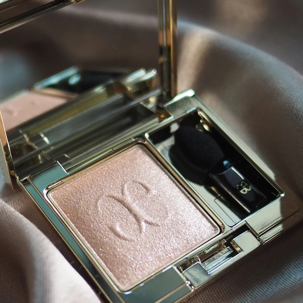  「エレガンス プレジール アイズ＜03 ブライトベージュ＞」