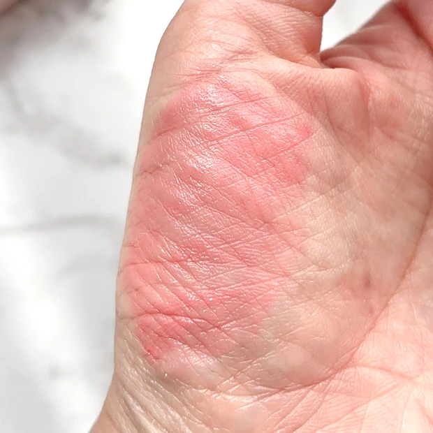 ディアダリア ペタルドロップリキッドブラッシャーのドリーミーのスウォッチ