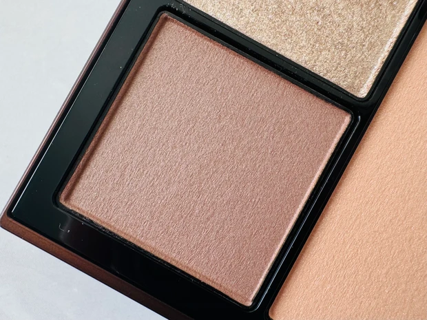 スナイデルビューティのフェイススタイリスト EX12 Lt.Chocolate