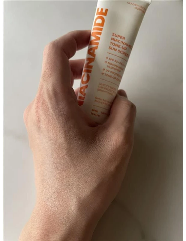 肌褒められまくり!
SPF50+PA++++のUV下地!
ズボラ男子が選ぶ神アイテム4選!_3_3