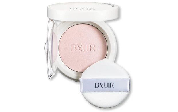 2026年春夏新作のおすすめパウダー トレンドのバランス型 バイユア セラムフィット モイストプレストパウダー 01 