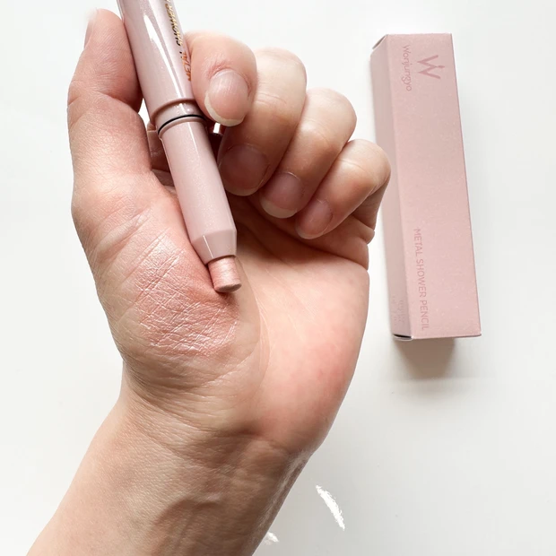 【ウォンジョンヨ  メタルシャワーペンシル】
韓国コスメブランドでアイメイク♡_3_1