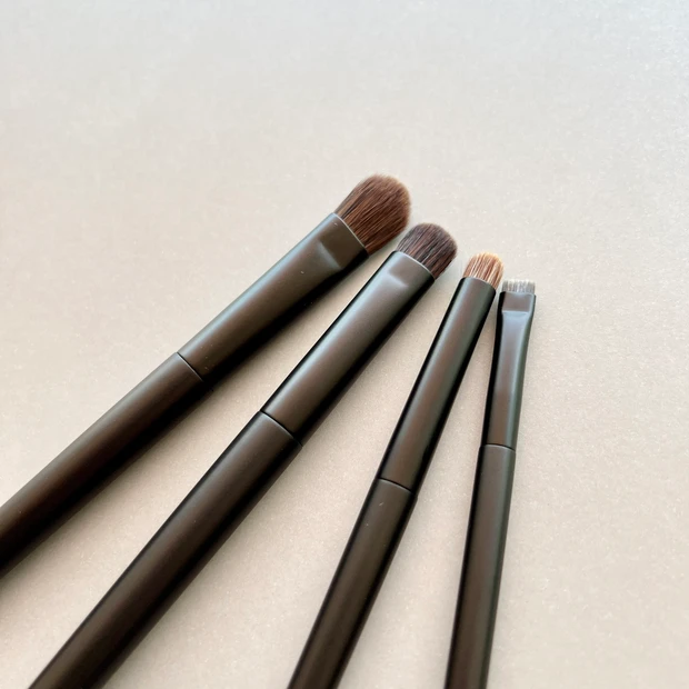THREE_秋コスメ2024_アイカラーヴェールブラシ_キトゥンミトンブラシ_シュルームブラシ_メティキュラススクエアブラシ