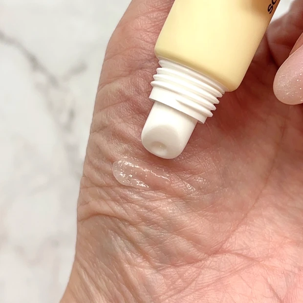 「トリデン ソリッドイン セラミド リップエッセンス」のスウォッチ