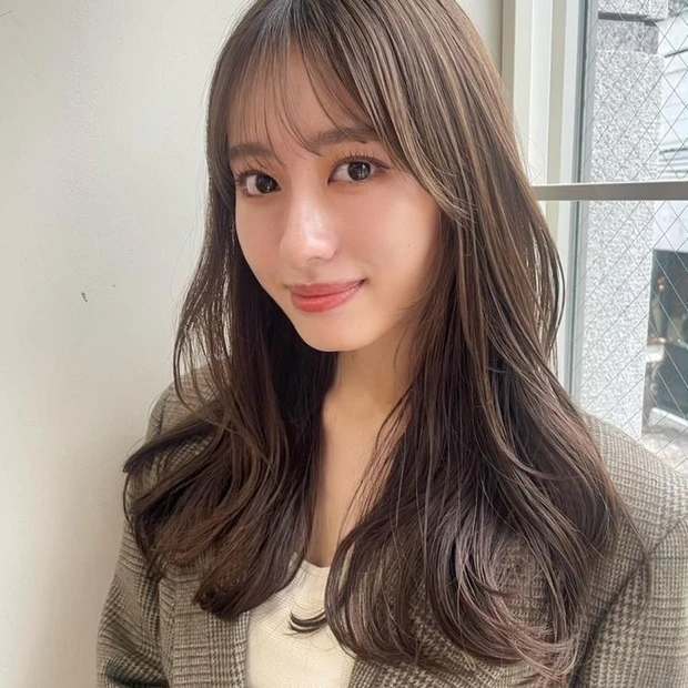 ロング　ヘア　髪型　ヘアスタイル　前髪あり　ヘアカラー　暗髪　レイヤー