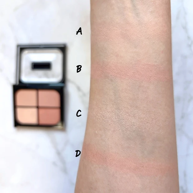 KATE（ケイト） バウンシーチークシャドウ OR-1 パウダリーアプリコットのスウォッチ