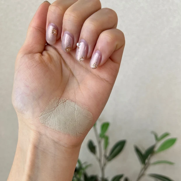 the SAEM カバーパーフェクション チップコンシーラー グリーンベージュ スウォッチ