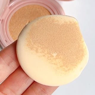 「hince カバーマスターピンククッション」のパフ