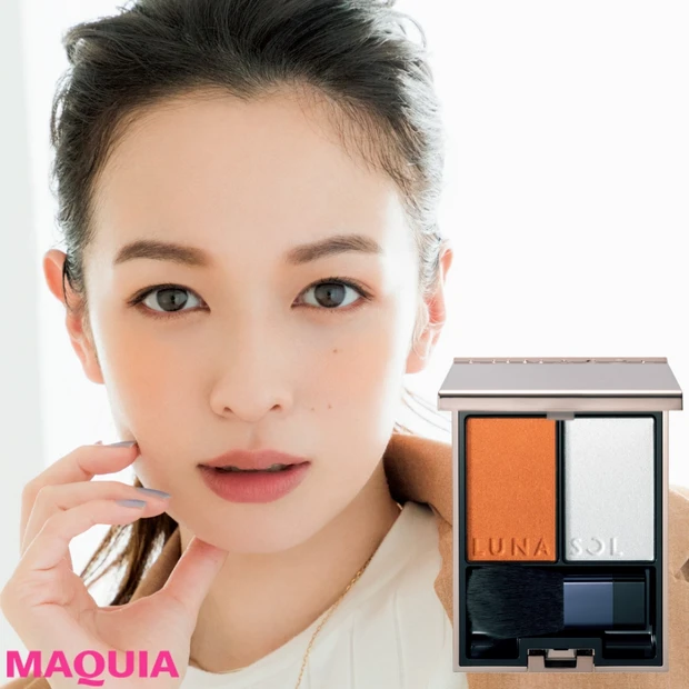 オレンジチークでハンサムな抜け感を! 太眉合わせでマニッシュにまとめるの…