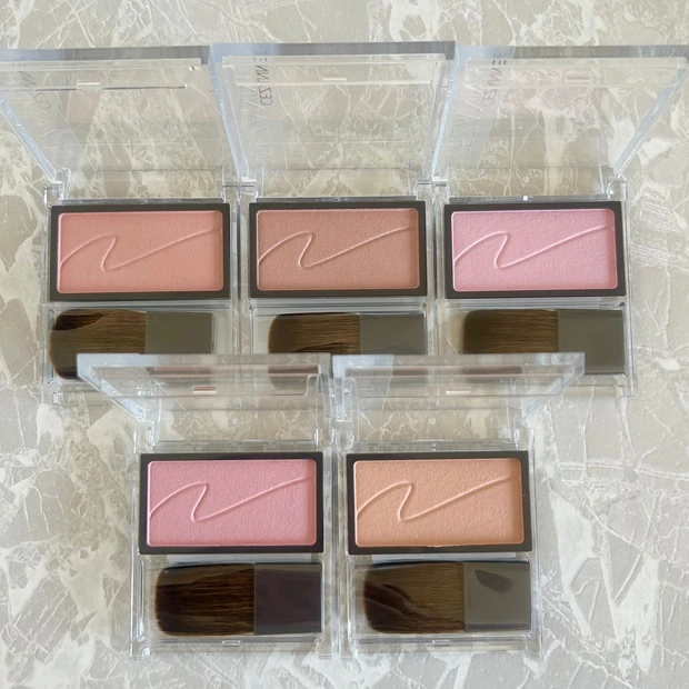 チークカラーブラッシュ パッケージ