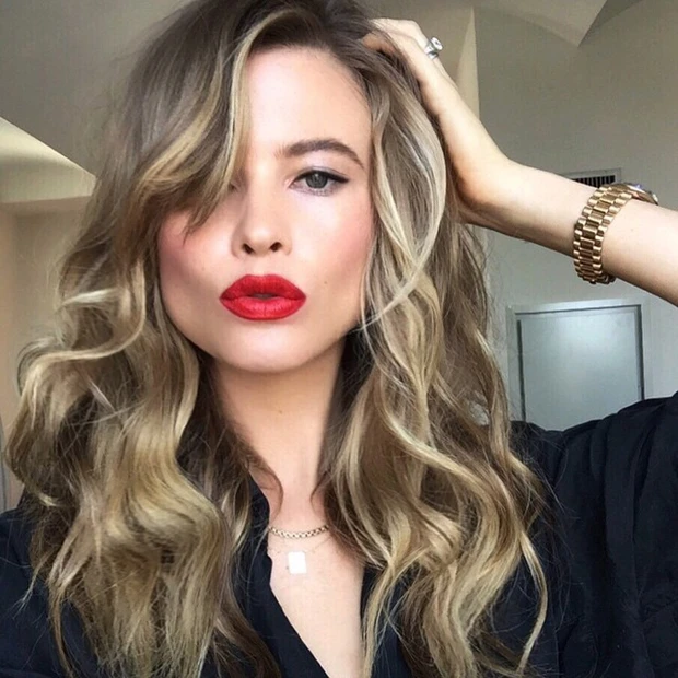 パーティで映える、レディな赤ルージュ！ 女度高めメイクはセレブに学ぶ♪