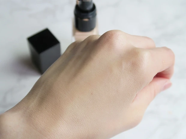 アディクション ザ ファンデーション リフトグロウ