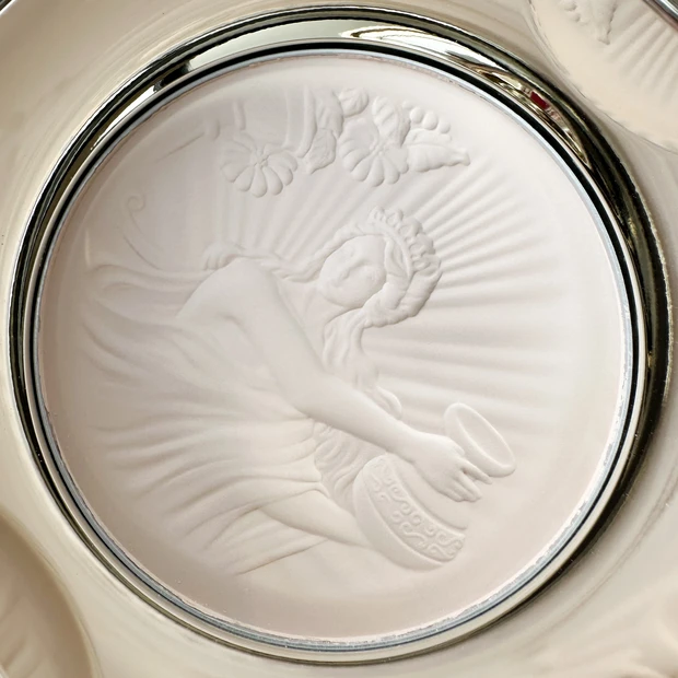 【ミラノコレクション2026】初代復刻デザインで登場!フェースアップパウダーの魅力を徹底解説_3