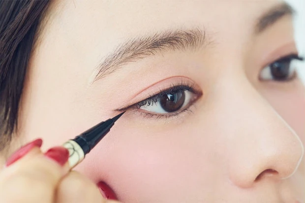 ヨジャドルメイクのアイラインHOWTO