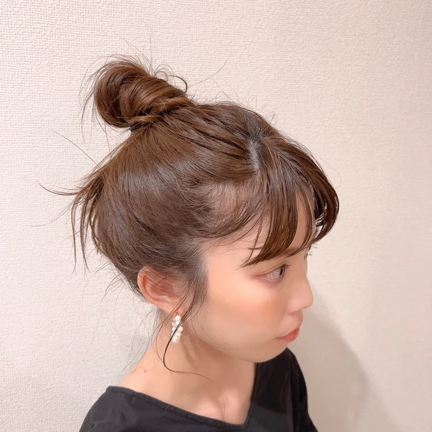 湿気に負けるな☆多毛さんにもオススメ！ピンを使わない簡単お団子ヘアアレンジ♪_3_1