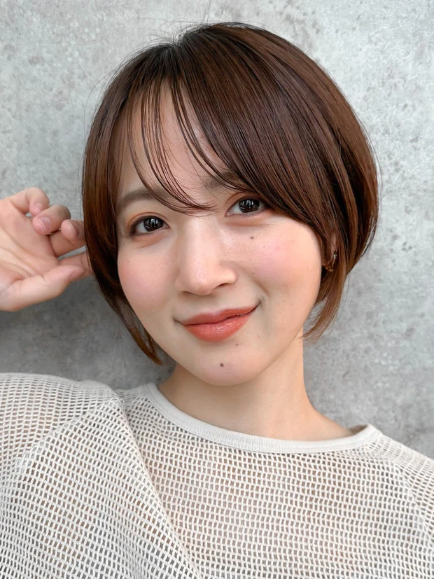 艶カラーとは ツヤカラー ベージュ　小顔ショート