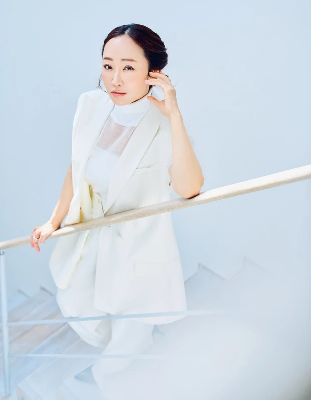 神崎 恵さんが提案する、セットアップを着る日のヘアメイク PhotoGallery_1_8