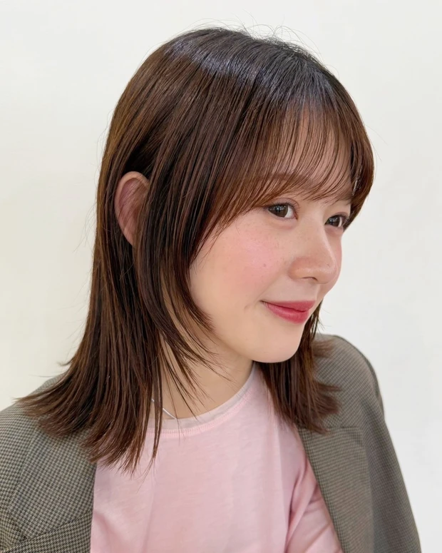 ヘアカタログ　ミディアム　ミディアムヘア　前髪あり　サイド