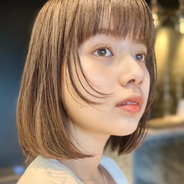 ボブ 30代 40代 ヘアスタイル 明るめカラー 前髪あり