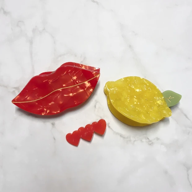 神崎恵も愛用するククシュゼットのヘアクリップはプレゼントにおすすめ