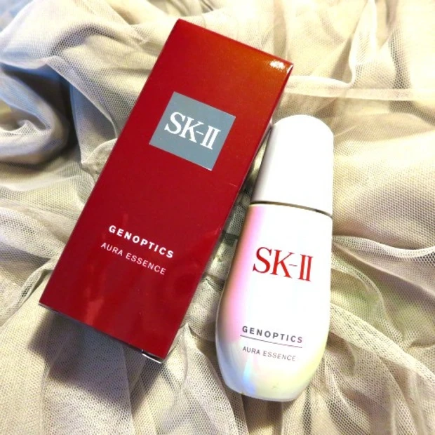 鏡を見て「白っ！」SK-IIの新美白美容液『ジェノプティクス オーラ エッセンス』に驚きました…！