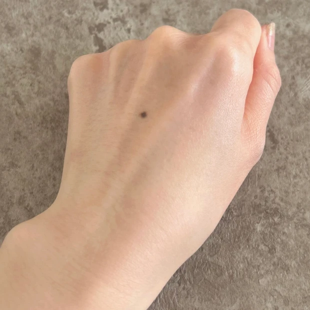 リファイニング ポアレス スキン ベース 03 スウォッチ