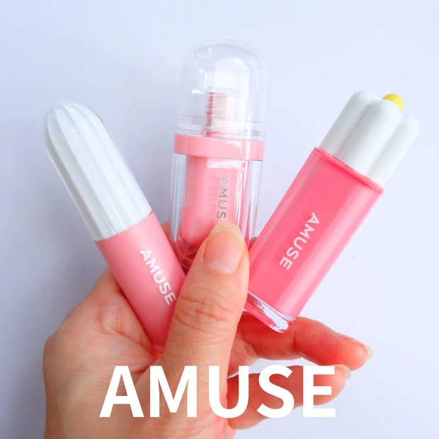AMUSEリップティント3種を手に持っている商品画像
