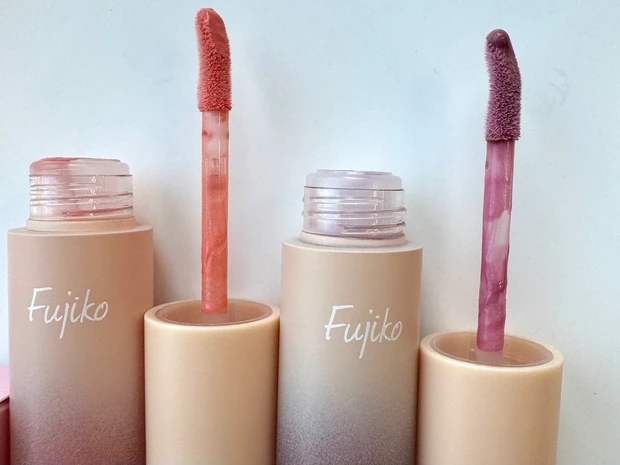 Fujikoの「メロメロチーク」をスウォッチ！ ”毛穴消し美肌チーク”で愛されフェイスに♡