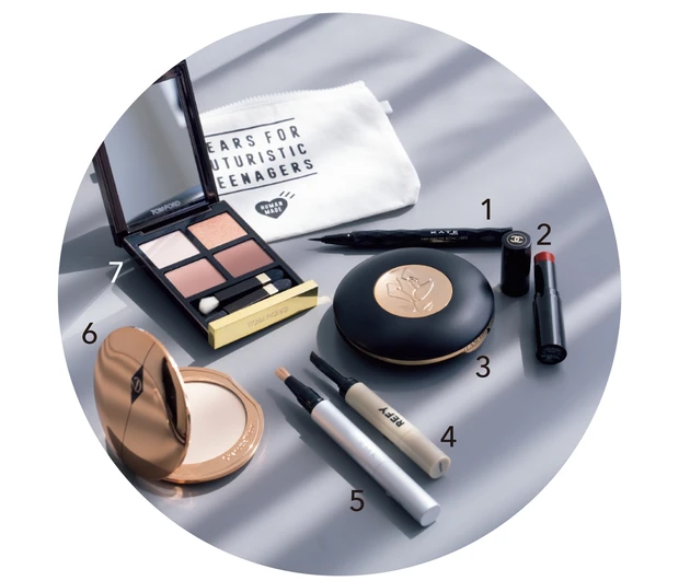 メイク直しはコンパクトな機能派コスメを活用