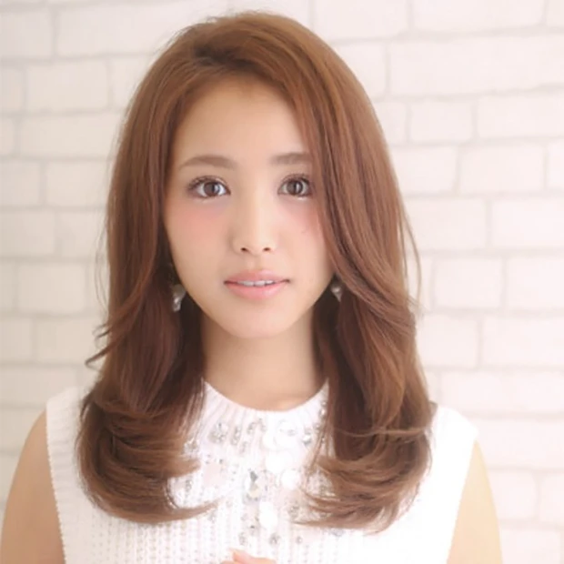 大人キレイな上品ストレートで華やかさと女らしさを演出♪