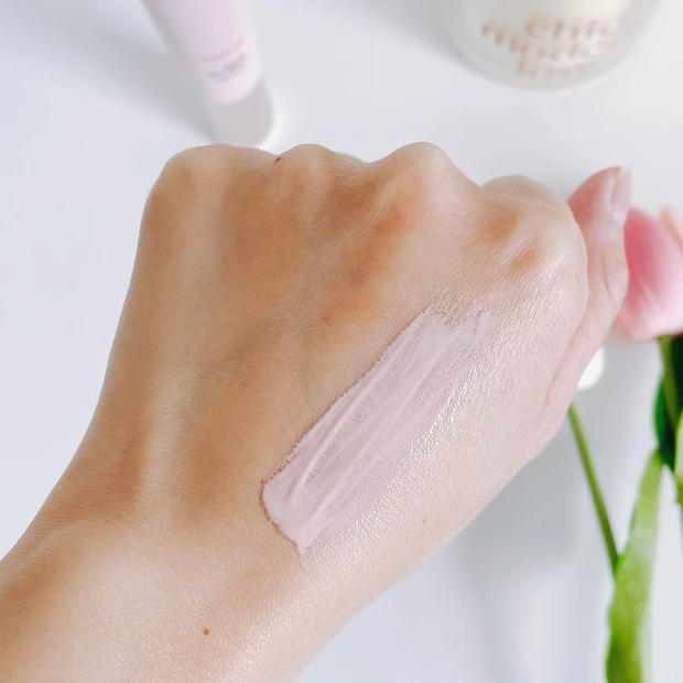 エリクシール トーンアップUV乳液 テクスチャー